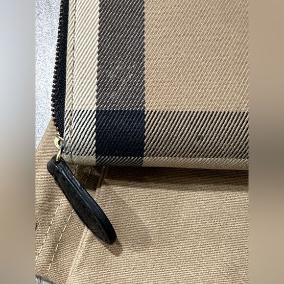 Burberry Elmore Black Leather Check Zip Around Wallet - Picture 7 of 10
